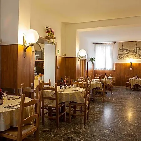 Auto Park Hotel