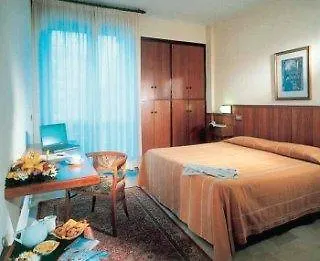 فندق Auto Park 3*