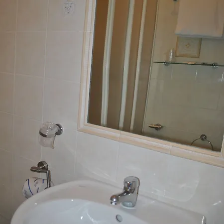 فندق Auto Park 3*