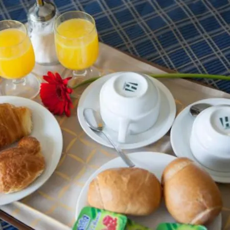 فندق Auto Park 3*